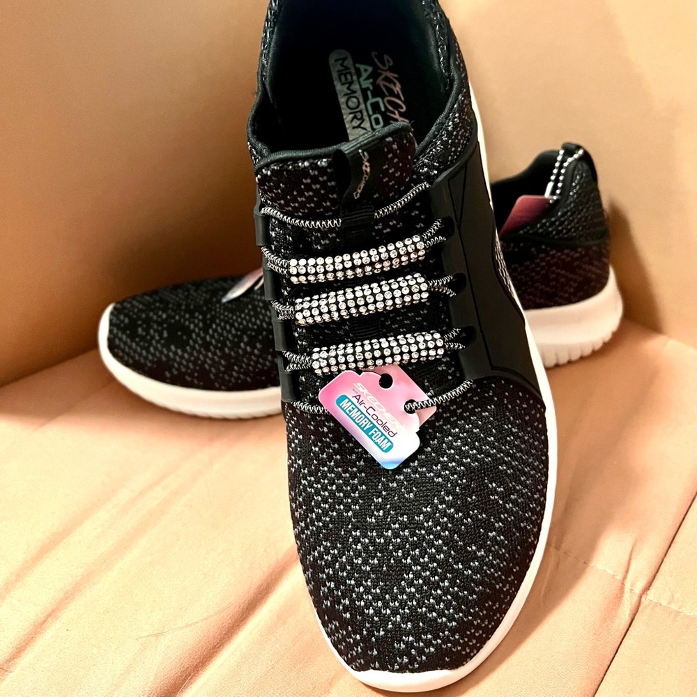 NEW Skechers Ultra Flex Glisten and Glow Sneakers Size 9.5